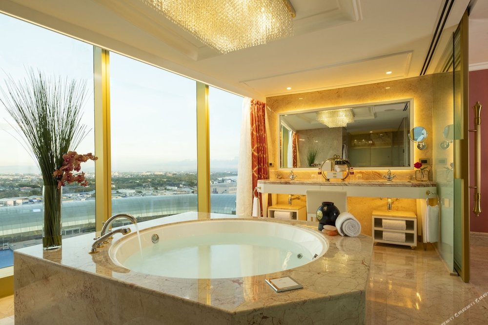 Okada Manila Premium Suite