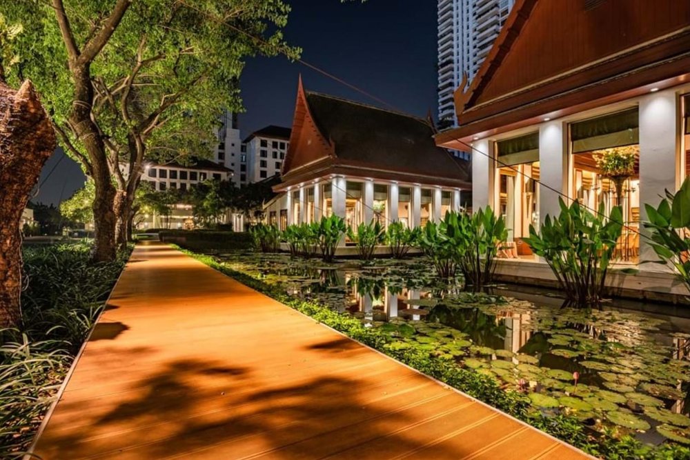Nhà Hàng Celadon Tại Khách Sạn The Sukhothai Bangkok: Tinh Hoa Ẩm Thực Thái Trong Không Gian Bằng Lăng Thư Thái