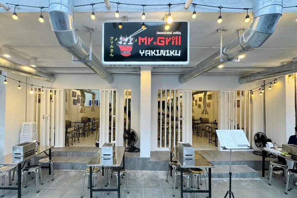 Mr. Grill Yakiniku Banthat Thong: Thiên Đường Đồ Nướng Bình Dân Giữa Con Phố Ẩm Thực Sầm Uất