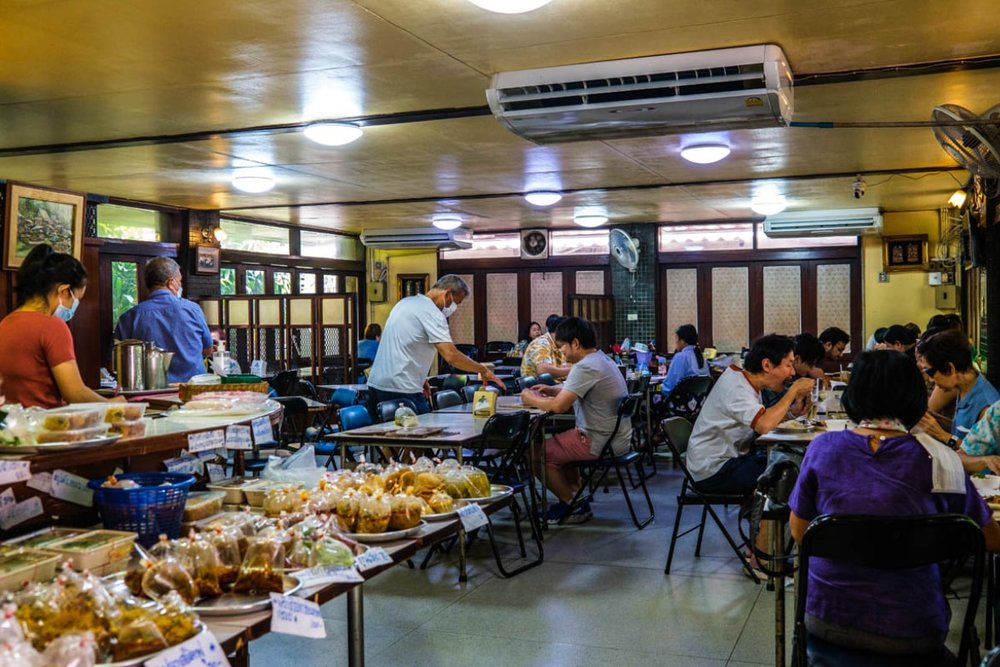 Sanguan Sri Bangkok: Hương Vị Cổ Truyền Hơn nửa Thế Kỷ Vinh Danh Bib Gourmand