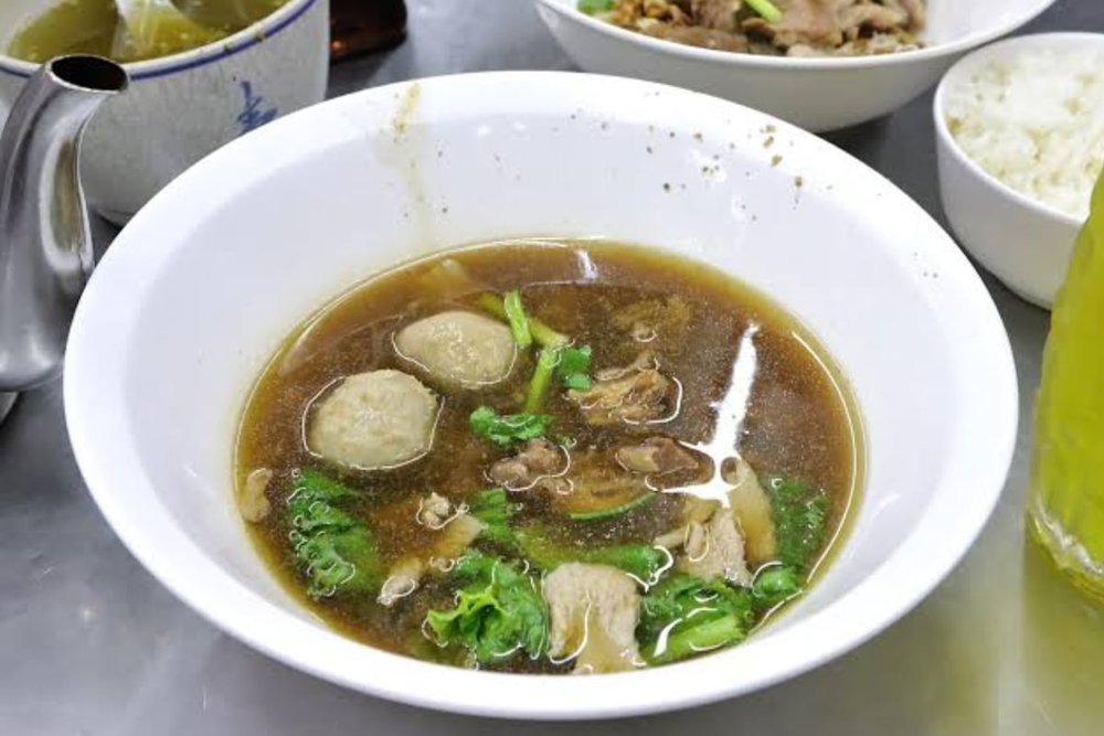 Wattana Panich Bangkok: Huyền Thoại Nồi Nước Lèo Nhuộm Màu Thời Gian Hơn 50 Năm