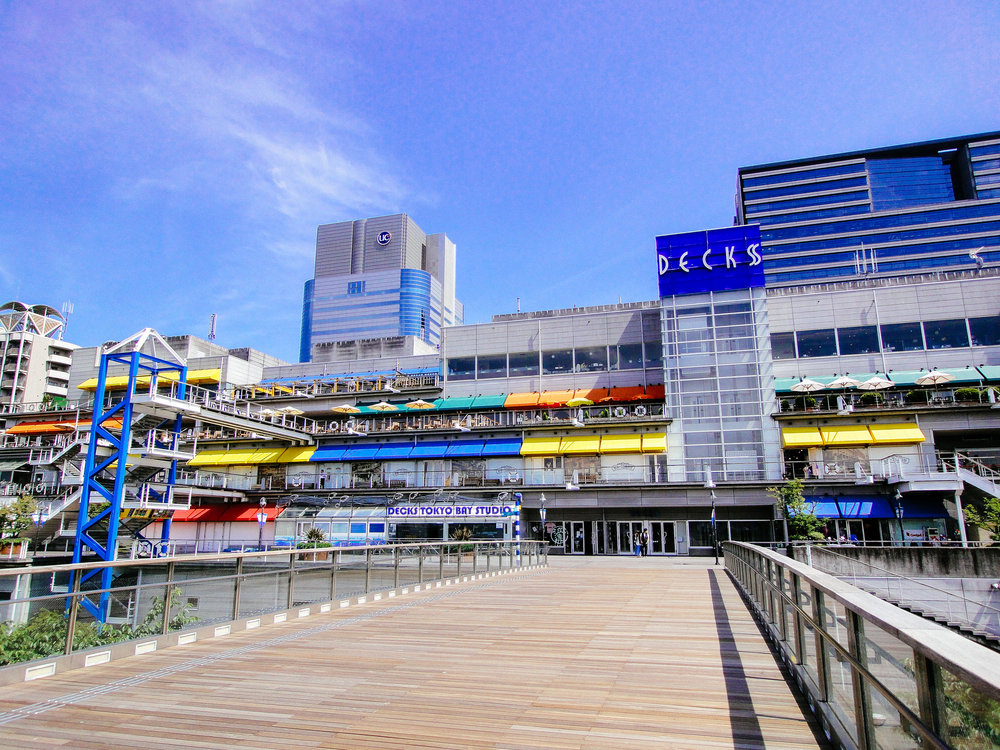 Decks Tokyo Beach