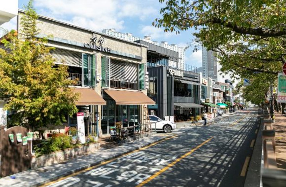 Chiều: Phố Cafe Oncheoncheon