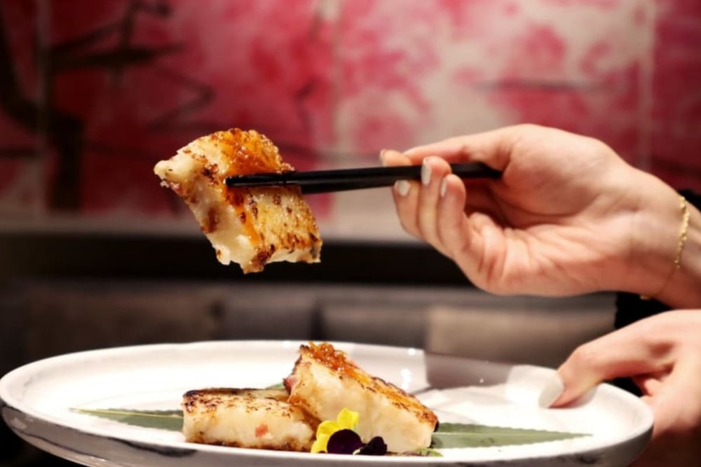 Bánh Củ Cải Áp Chảo (Lo Bak Gou) - Món Dim Sum Giòn Mềm "Phát Tài Phát Lộc"