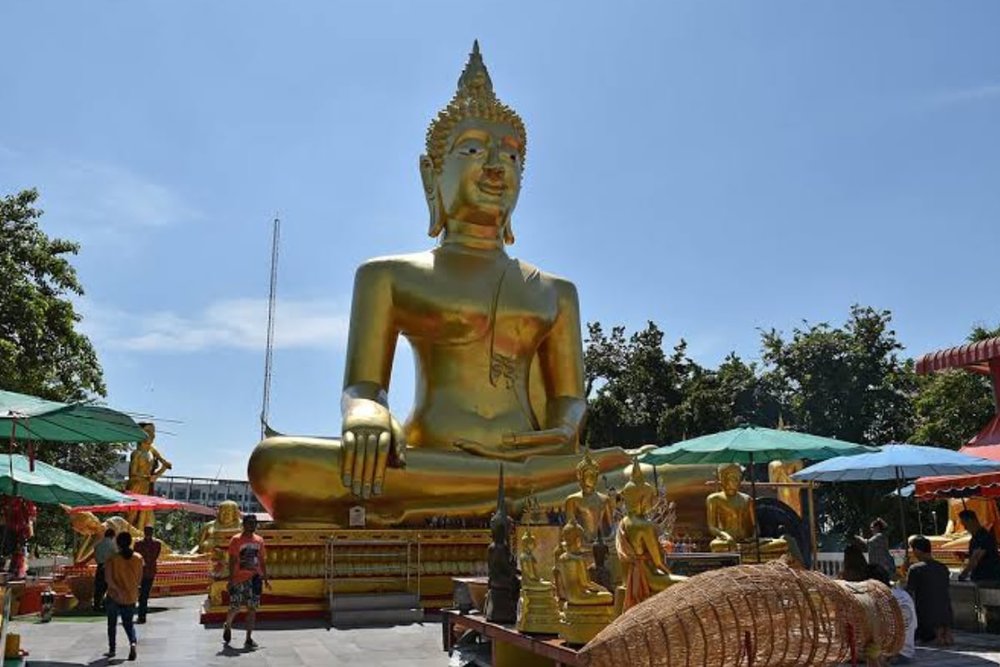 Wat Phra Yai Pattaya: Điểm Đổi Gió Tâm Linh Cho Hội Bạn Tự Túc