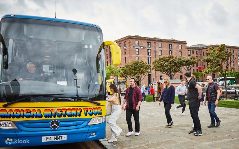 Tour Xe Buýt Magical Mystery - Hành Trình Kỳ Thú Xuyên Thành Phố