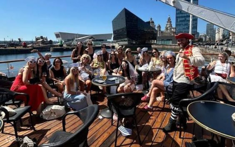 Royal Albert Dock - Biểu Tượng Của Sự Hồi Sinh Và Văn Hóa Cảng