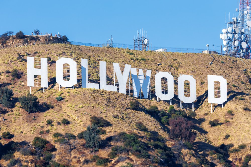 Sáng: Khởi Động Tại Hollywood