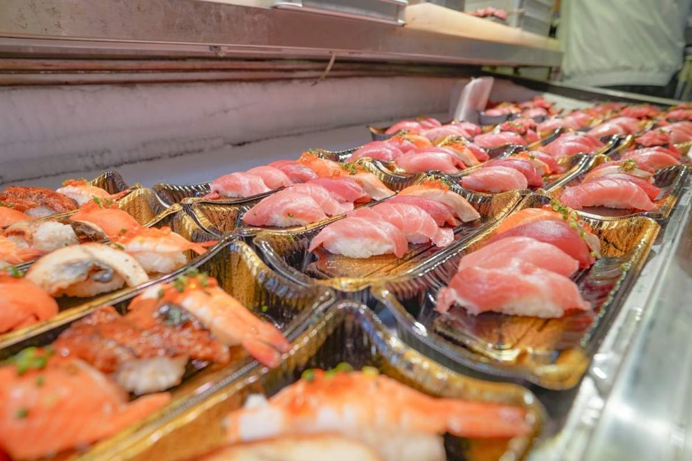 Hải Sản Tươi Ngon Với Sashimi Và Donburi