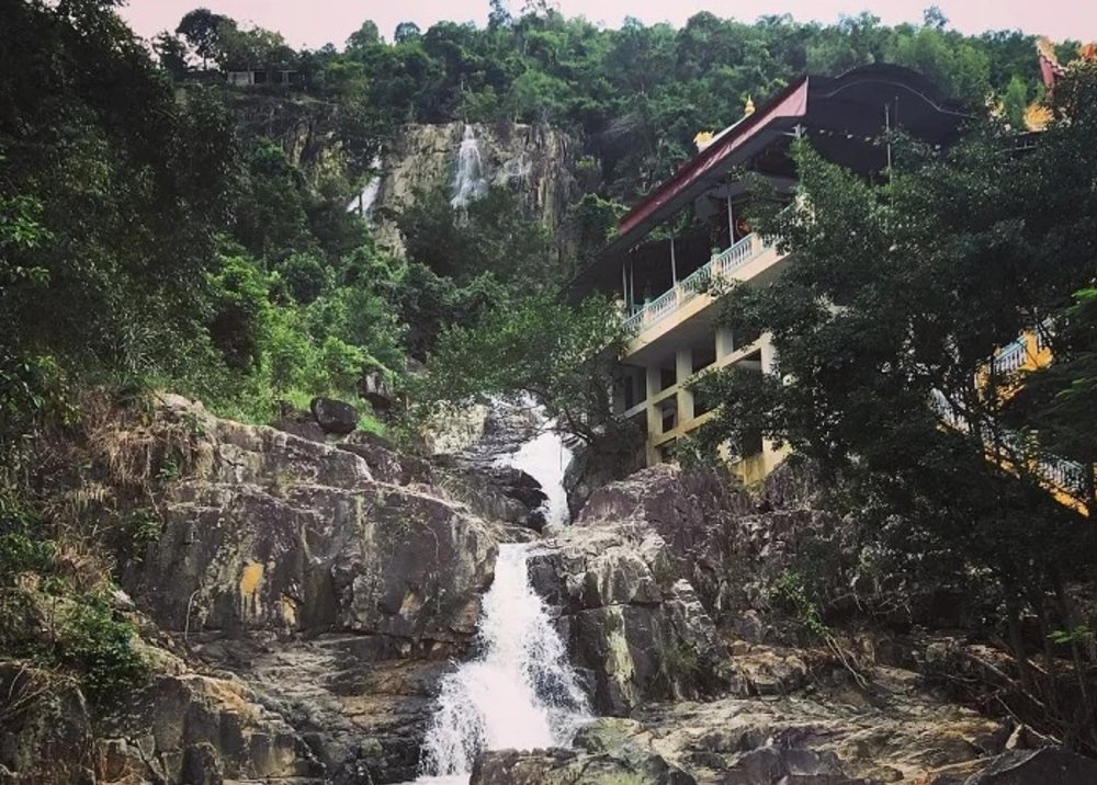 Tắm Suối Và Thưởng Ngoạn Phong Cảnh