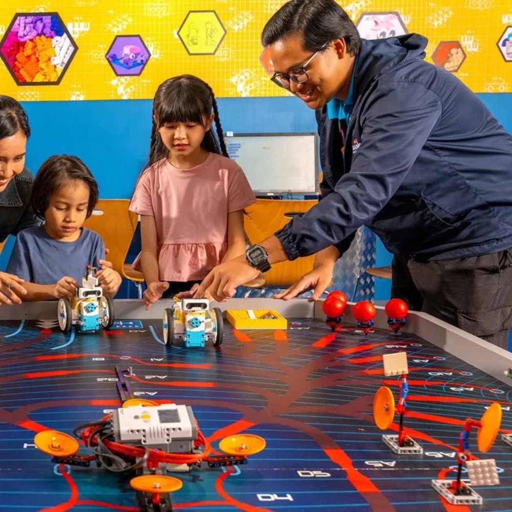 Sáng: Khởi Đầu Đầy Năng Lượng Tại Lego Technic Và Lego City
