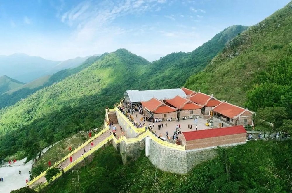 Di Chuyển Giữa Hạ Long Và Yên Tử