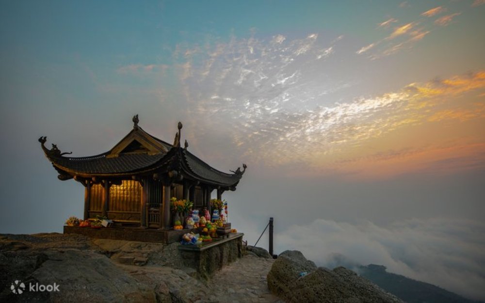 Hành Trình Về Đất Phật Yên Tử: Linh Thiêng Và Hùng Vĩ