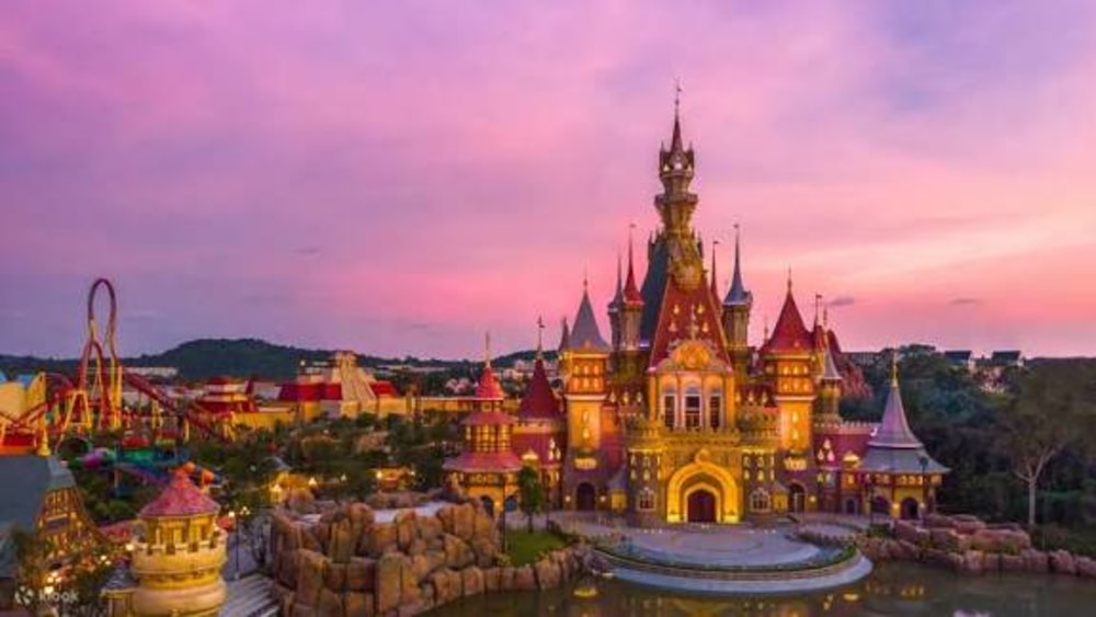 VinWonders Phú Quốc: Ngắm Mặt Trời Lặn Bên Tòa Lâu Đài Cổ Tích