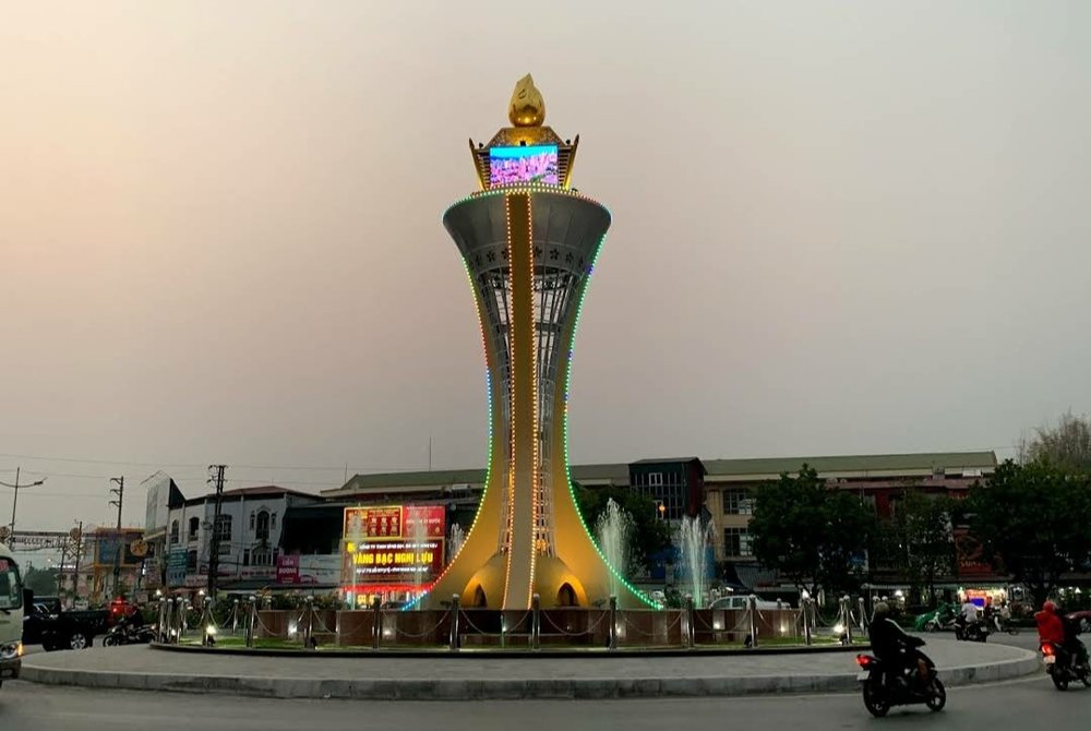 Tối: Dạo Bước Ở Thành Phố Điện Biên Phủ 