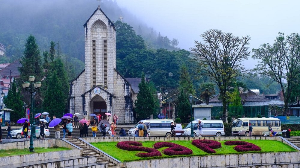 Nhà Thờ Đá Sapa Và Quảng Trường Trung Tâm