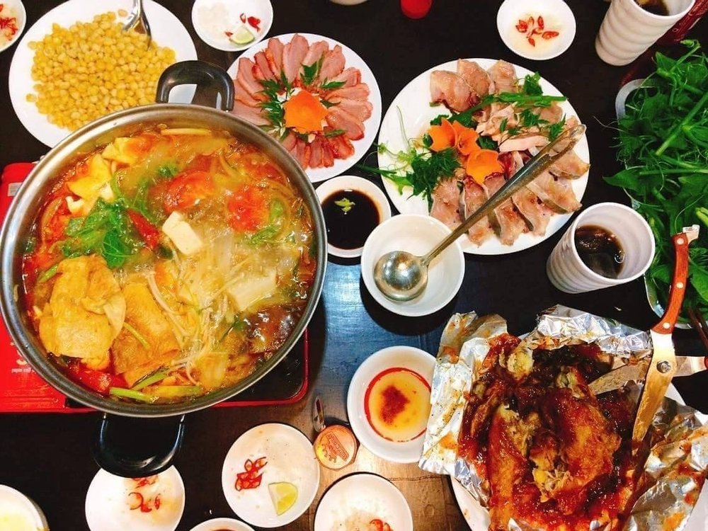 Bữa Trưa Đậm Đà Với Nồi Lẩu Cá Hồi Trứ Danh Vùng Cao