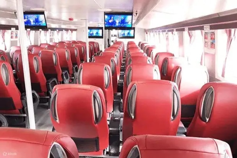 Hệ Thống Ghế Ngồi Và Không Gian