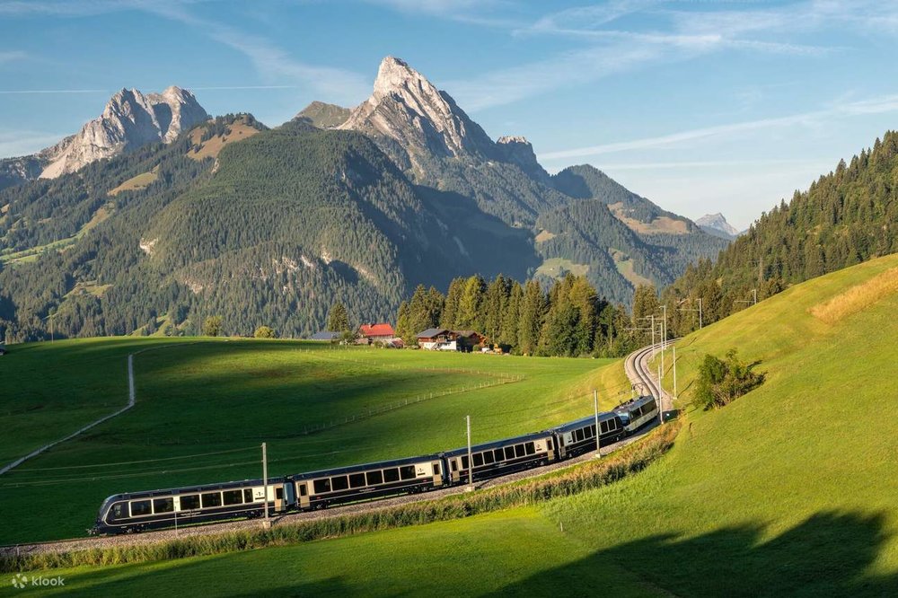  GoldenPass Express - Kết Nối Những Hồ Nước Thơ Mộng