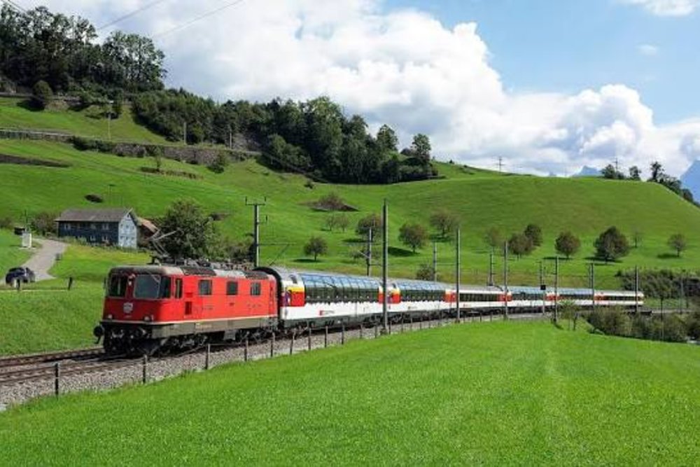Gotthard Panorama Express - Sự Kết Hợp Giữa Tàu Và Thuyền