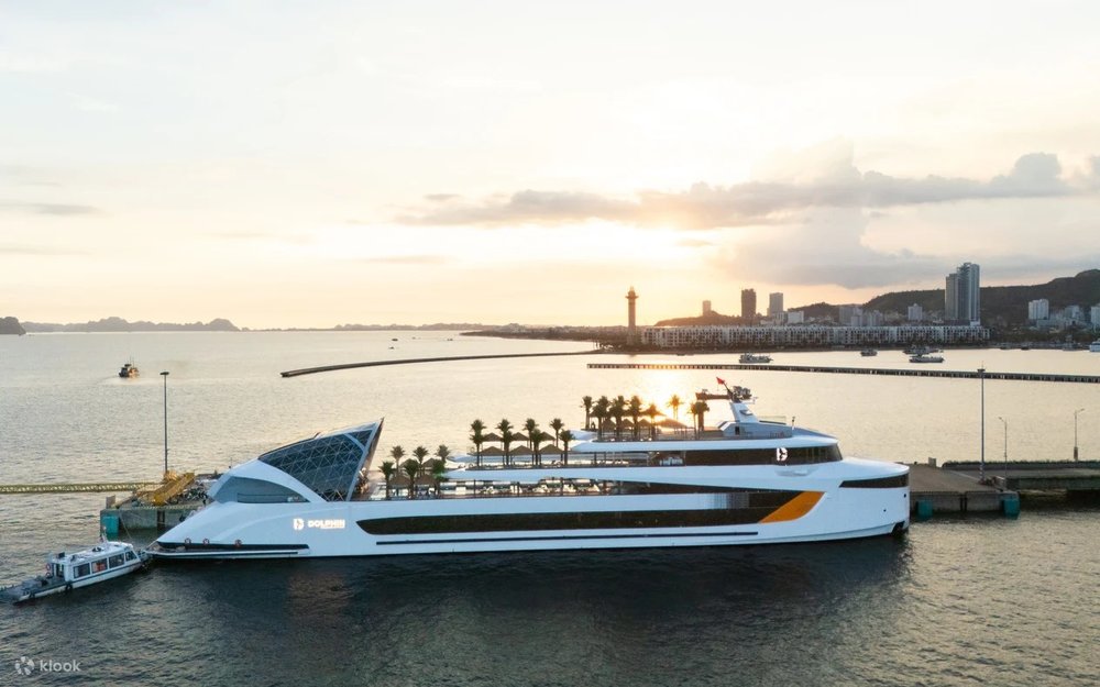 Tour Du Thuyền Vịnh Hạ Long: Khám Phá Kỳ Quan Thiên Nhiên Giữa Biển Trời