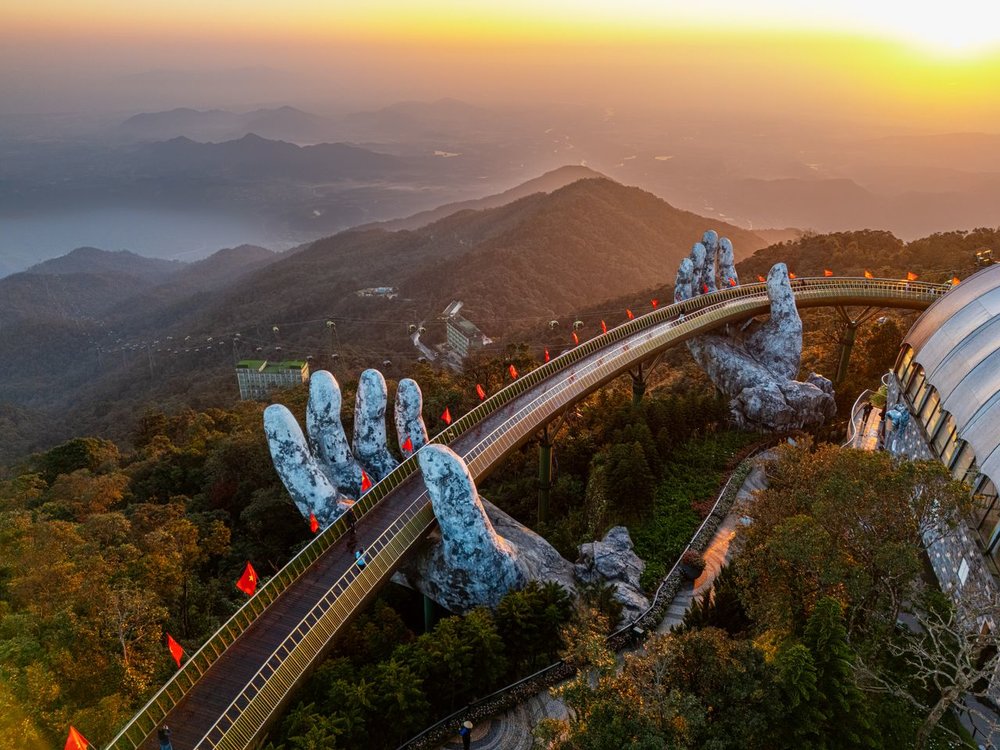 巴拿山黃金佛手橋