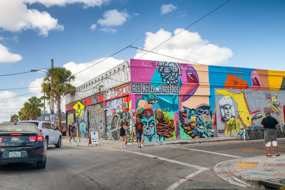 Thả Dáng Tại Bảo Tàng Graffiti Wynwood Walls Khổng Lồ