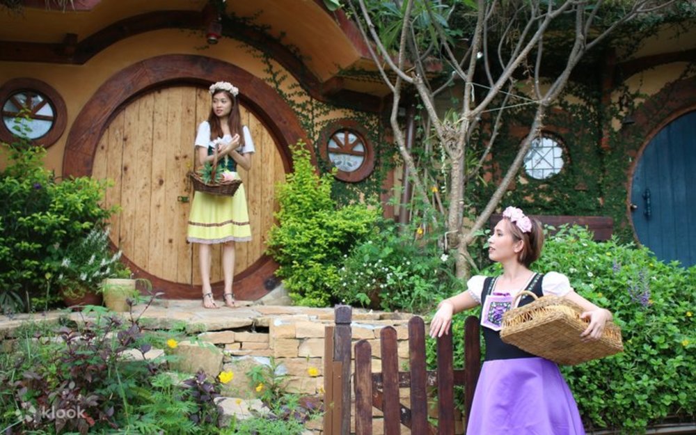 Sáng: Trở Về Tuổi Thơ Tại Làng Hobbit Baan Suan Noi
