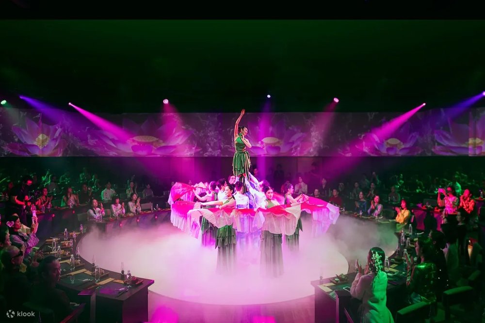 Khám Phá Những Tiết Mục Nghệ Thuật Đặc Sắc Tại LOALOA Show