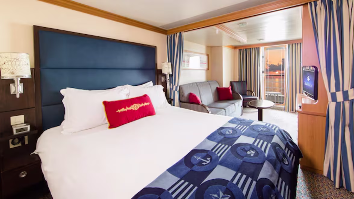 DCL-DW Accoms (Deluxe Family Oceanview Stateroom with Verandah)