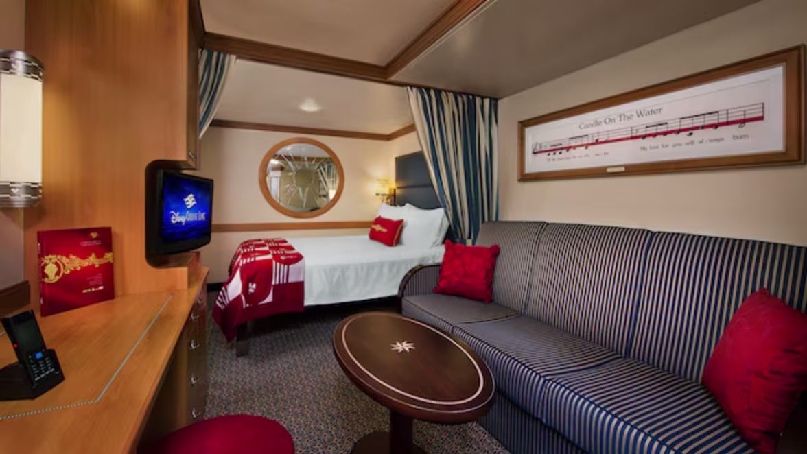 DCL-DW Accoms (Deluxe Inside Stateroom)