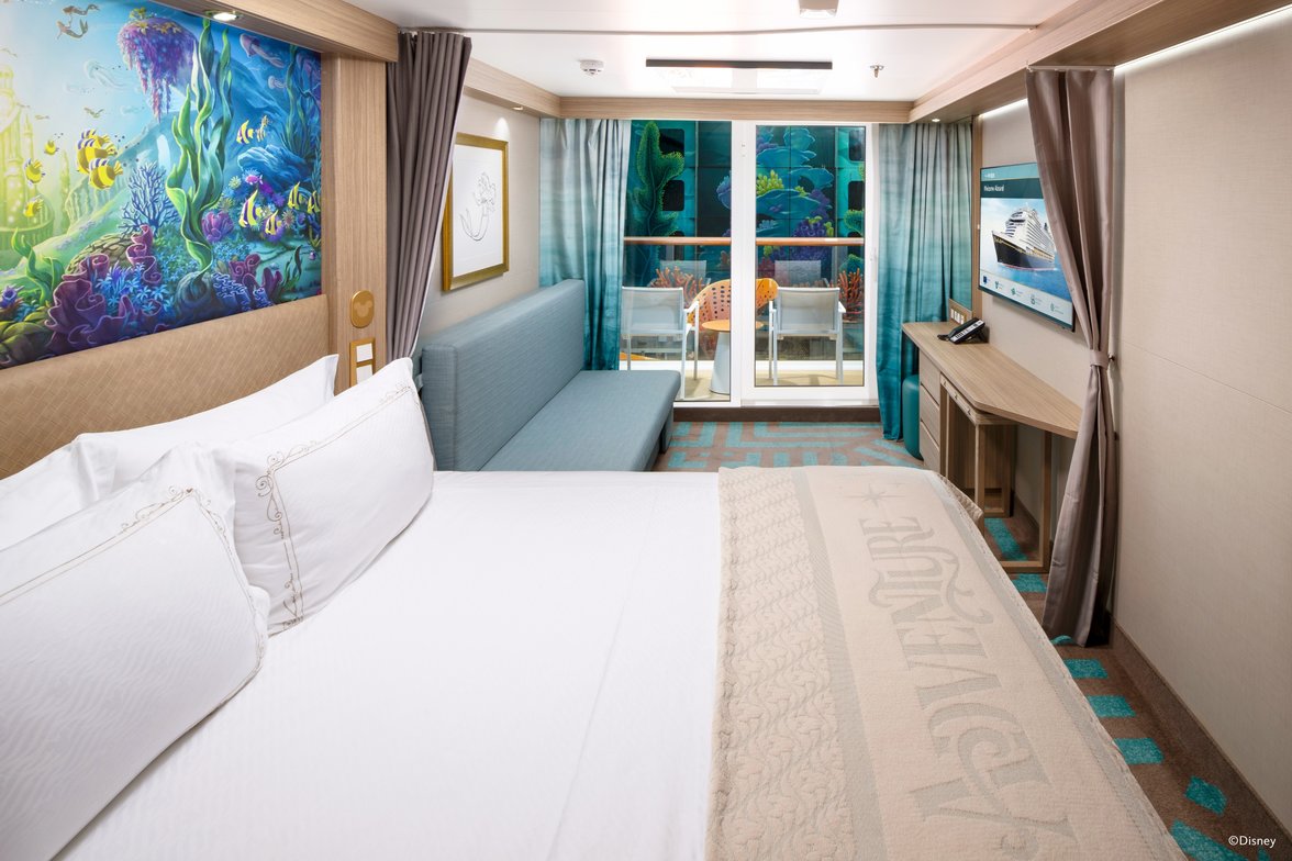 DCL-DA_Accoms_Deluxe Reef View with Verandah