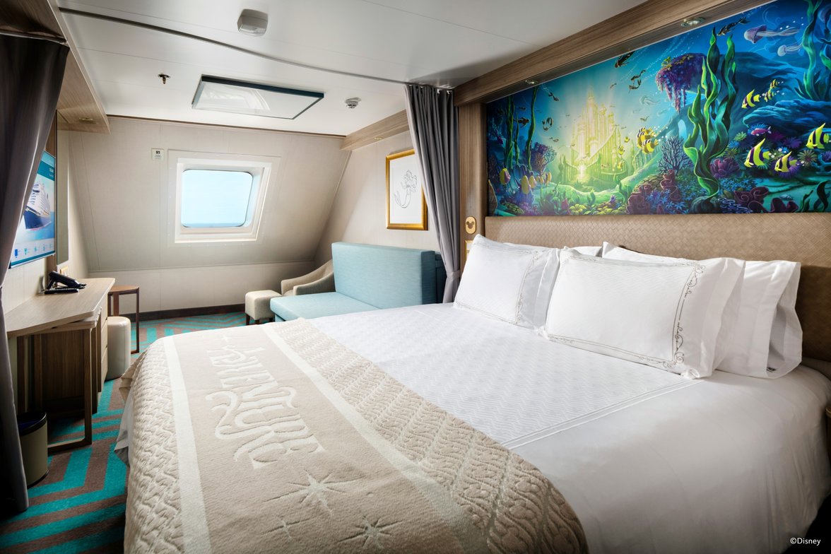 DCL-DA_Accoms_Deluxe Oceanview Stateroom