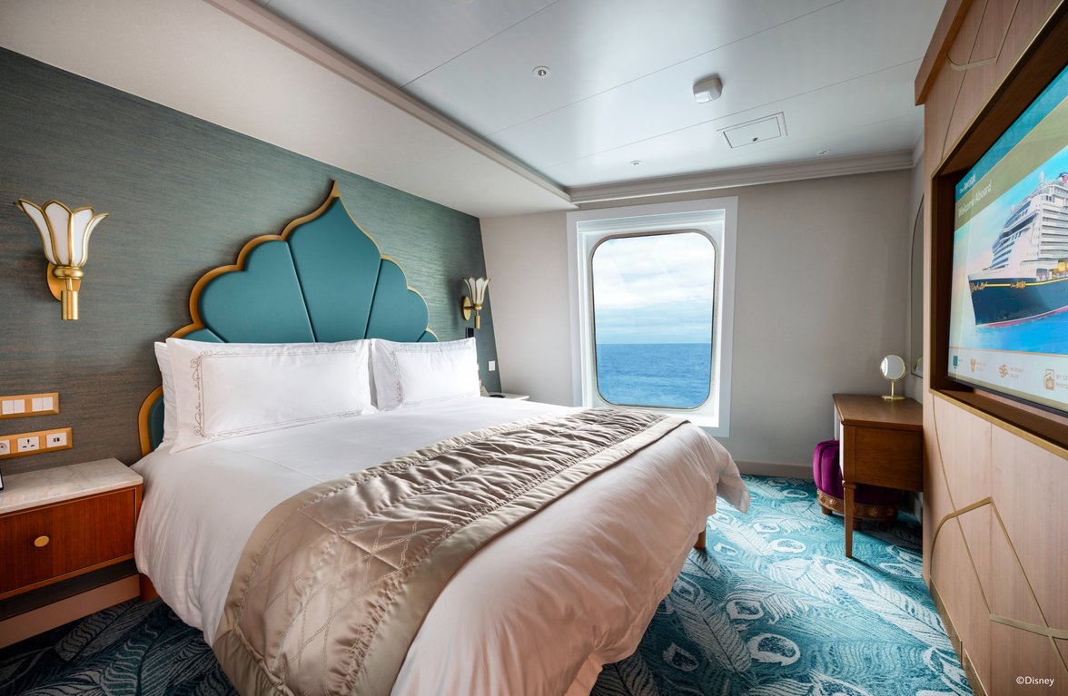 DCL-DA_Accoms_Concierge 1-Bedrm Oceanview Suite_Aladdin