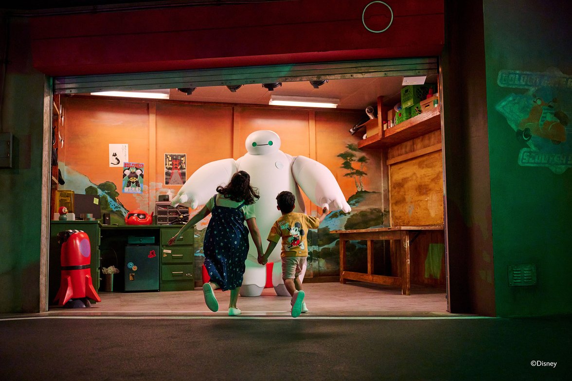 DCL-DA San Fransokyo Street_Baymax Meet and Greet