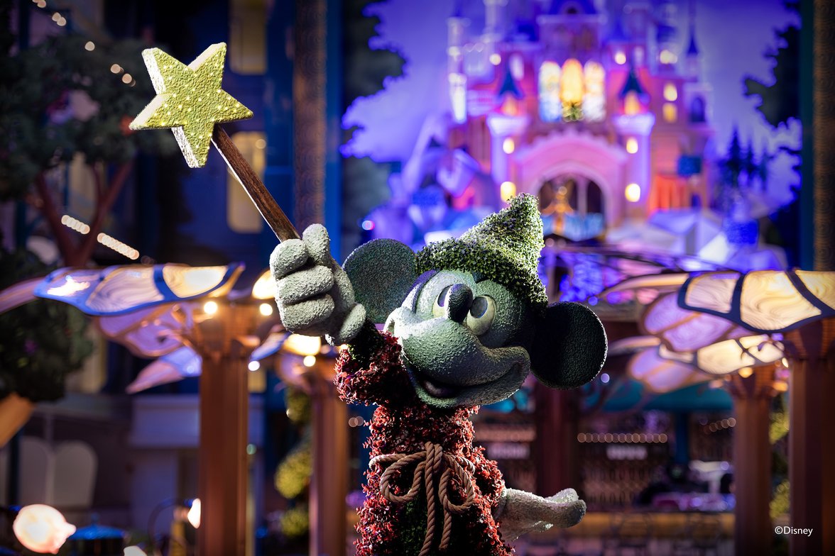 DCL-DA Disney Imagination Garden_Socerer Mickey_Night view