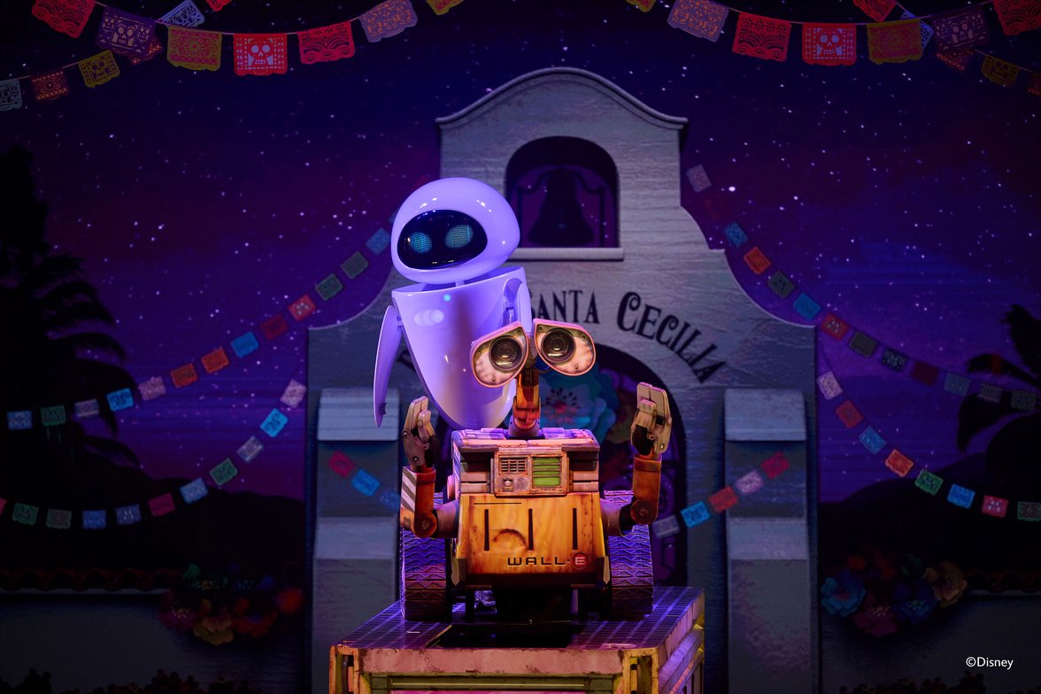 DCL-DA_Entertainment_Walt Disney Theatre_Remember 2