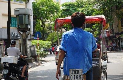KLOOK客路旅遊體驗師|越南:搭乘三輪車探索河內老街區、嚐越式囍餅、品越南咖啡!