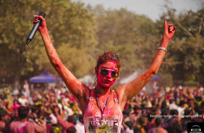 【印度彩色節】直擊印度彩色節(Holi)!全身沾滿色彩 一起跳舞狂奔