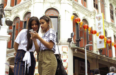 Here’s How Gabbi and Issa Klook-ed Their Way to Singapore