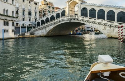 Ponte di Rialto Guide: What Most Tourists Miss Nearby