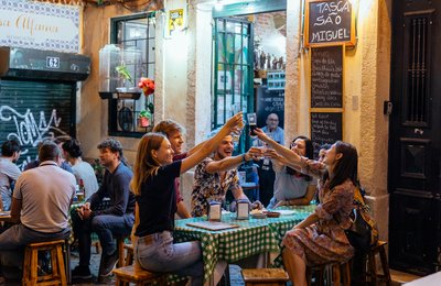7 Best Bars in Seville to Kick Off Your Night