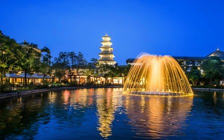 Kesenangan di luar berendam air panas