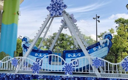 登上極地探險船，在驚濤駭浪間乘風破浪