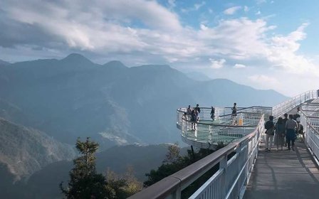 漫步清境高空觀景步道,飽覽連綿群山