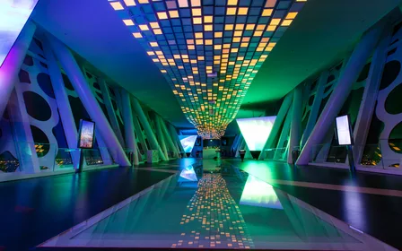 Glass-floor sky deck
