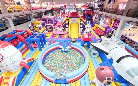 带全家大小一起到合艾 Bouncetopia Central,体验合艾最新、最棒的室内弹跳城堡乐园