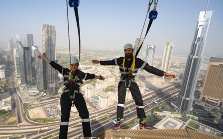 Hands-free Sky Edge Walk
