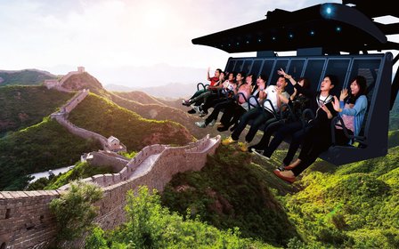 登上飛行劇院,翱翔萬里長城上空