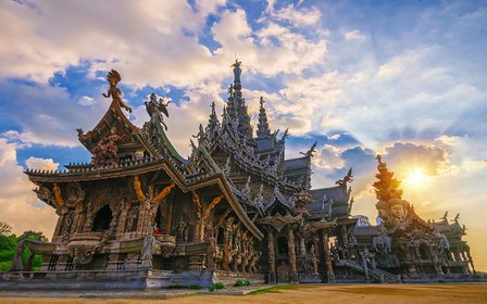 Ngôi đền hoàn toàn bằng gỗ được xây dựng không dùng đinh — Chiêm ngưỡng một ngôi đền gỗ tếch chạm khắc thủ công cao 105 mét được lắp ráp hoàn toàn bằng gỗ theo kỹ thuật truyền thống.